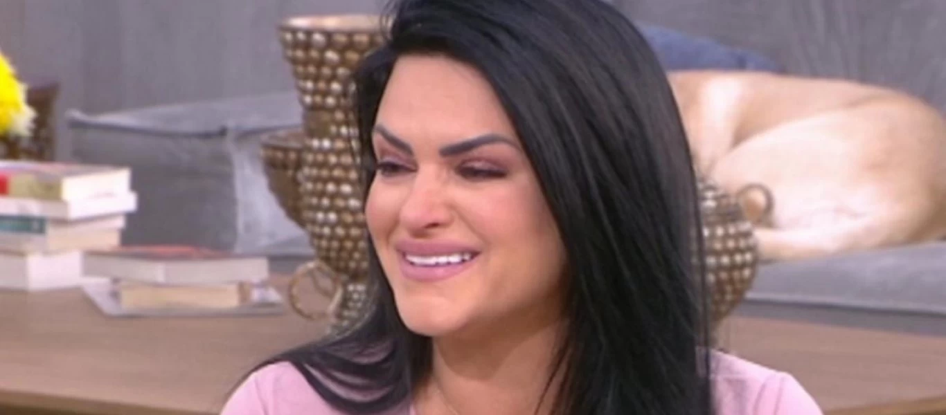 Δ.Κατσαφάδου: «Κυρίως κοιμάμαι στο χαλί μου - Μου αρέσει καλύτερα γιατί υπάρχει γείωση» (βίντεο)